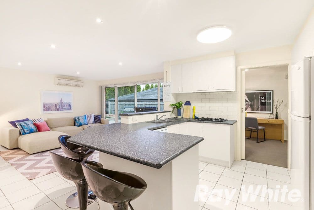 11 Collendina Crescent, Scoresby VIC 3179, Scoresby - Thumbnail 3