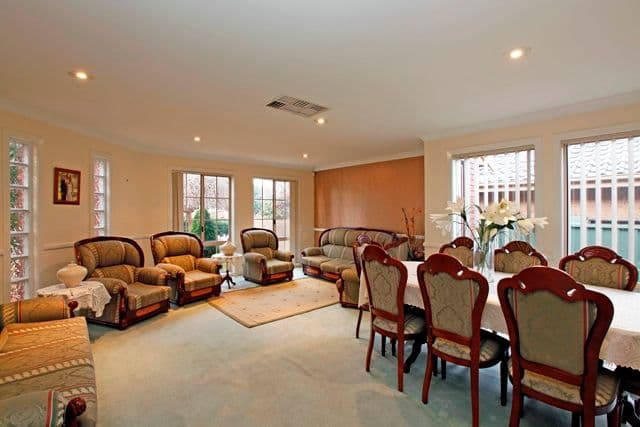 213 Broadhurst Avenue, RESERVOIR VIC 3073, Reservoir - Thumbnail 2