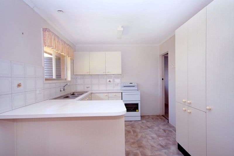 15 Regent Street, DARLING HEIGHTS QLD 4350, Darling Heights - Thumbnail 2