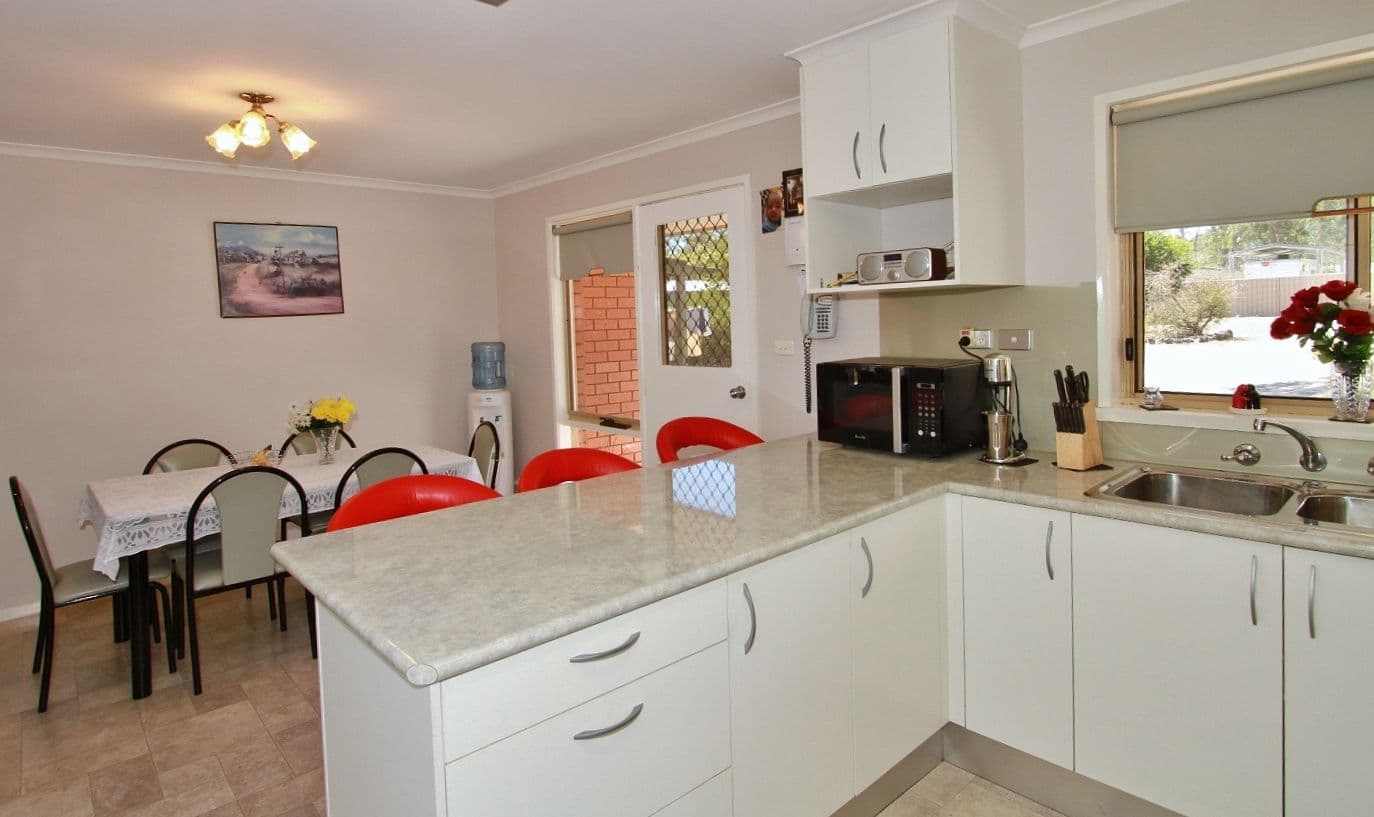 42 Ross Street, Heathcote VIC 3523, Heathcote - Thumbnail 2