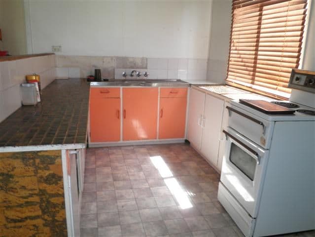 71 Raglan Street, ROMA QLD 4455, Roma - Thumbnail 2