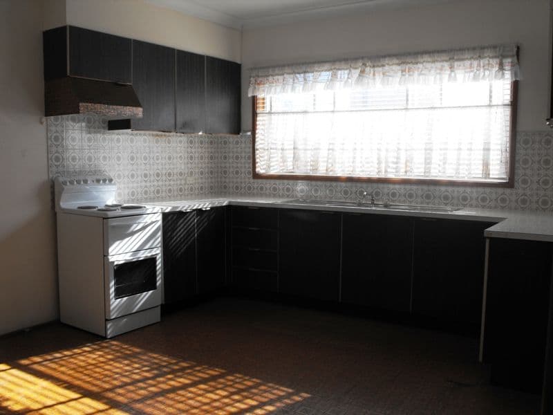 8 Denison Avenue, BARRACK HEIGHTS NSW 2528, Barrack Heights - Thumbnail 3