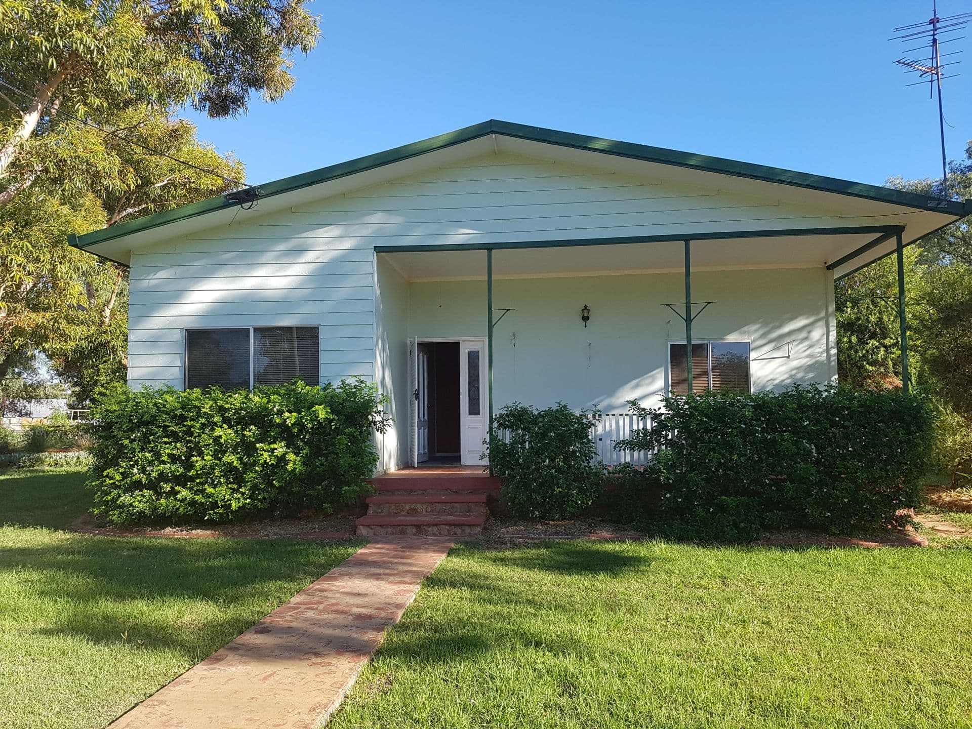 15-17 Carter Street, Charleville QLD 4470, Charleville - Thumbnail 2