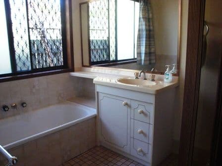 70 Englefield Road, OXLEY QLD 4075, Oxley - Thumbnail 7
