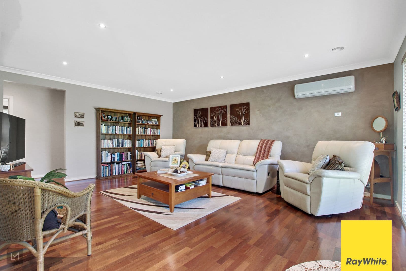 8 Harvest Way, Werribee VIC 3030, Werribee - Thumbnail 3
