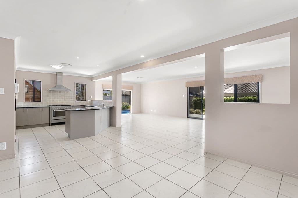 4 Oltrarno Place, Bridgeman Downs QLD 4035, Bridgeman Downs - Thumbnail 5