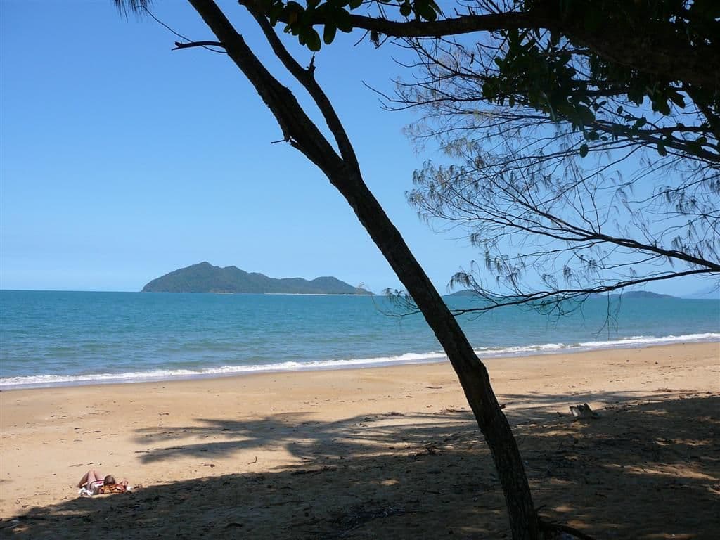 48 HOLLAND Street, WONGALING BEACH QLD 4852, Wongaling Beach - Thumbnail 3