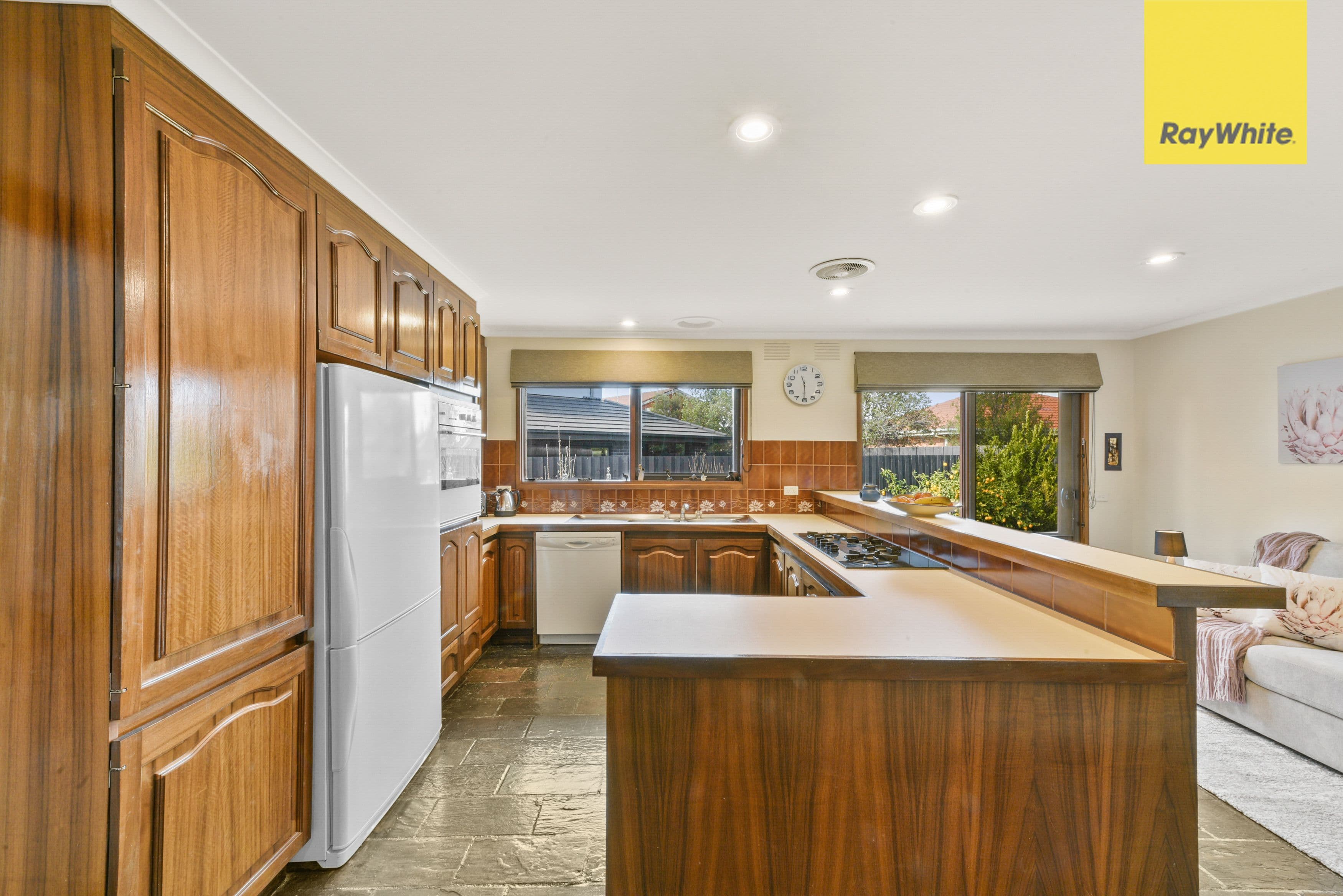 11 Murrabit Grove, Taylors Lakes VIC 3038, Taylors Lakes - Thumbnail 2