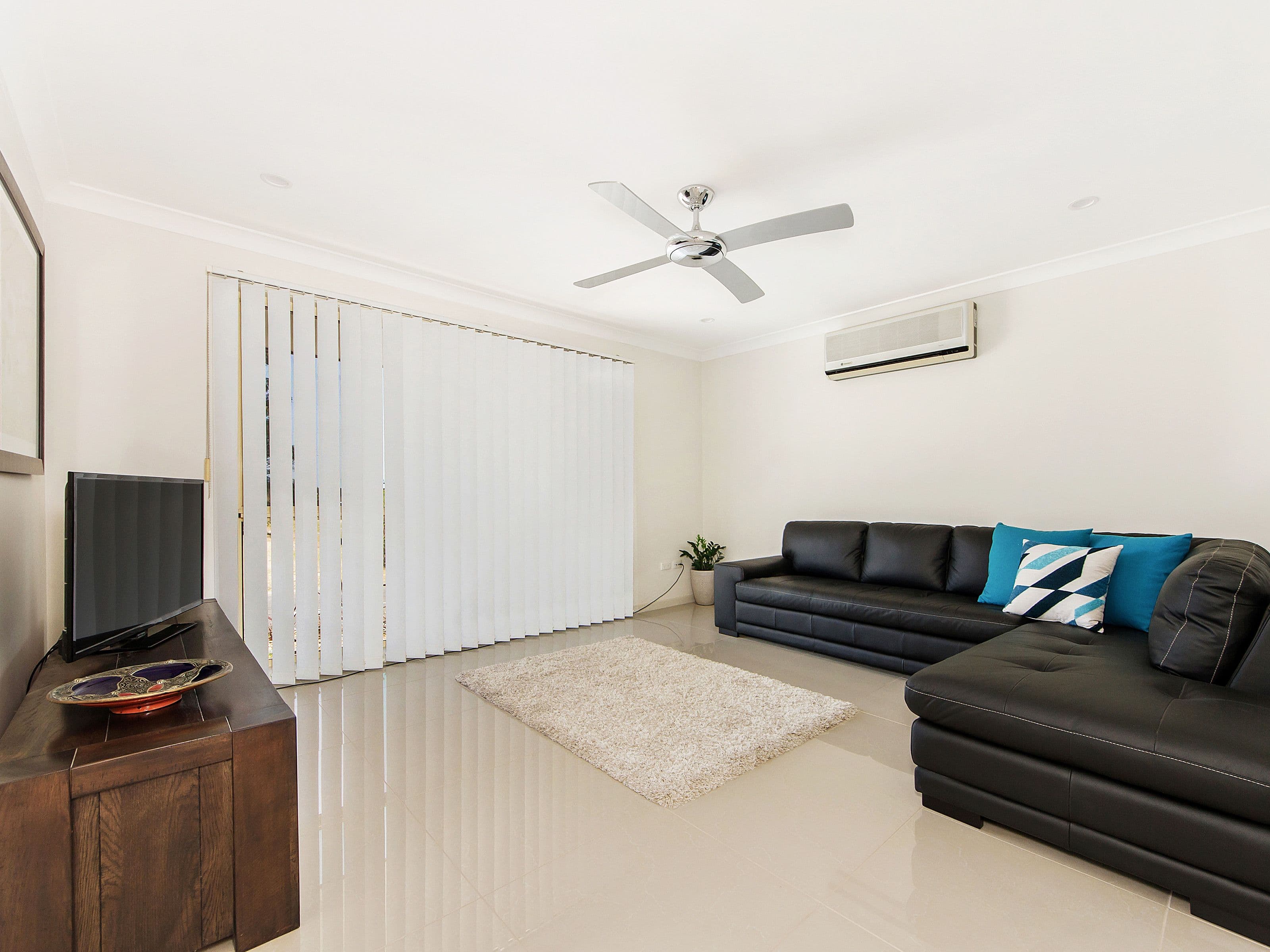 25 Renfrew Drive, Highland Park QLD 4211, Highland Park - Thumbnail 2