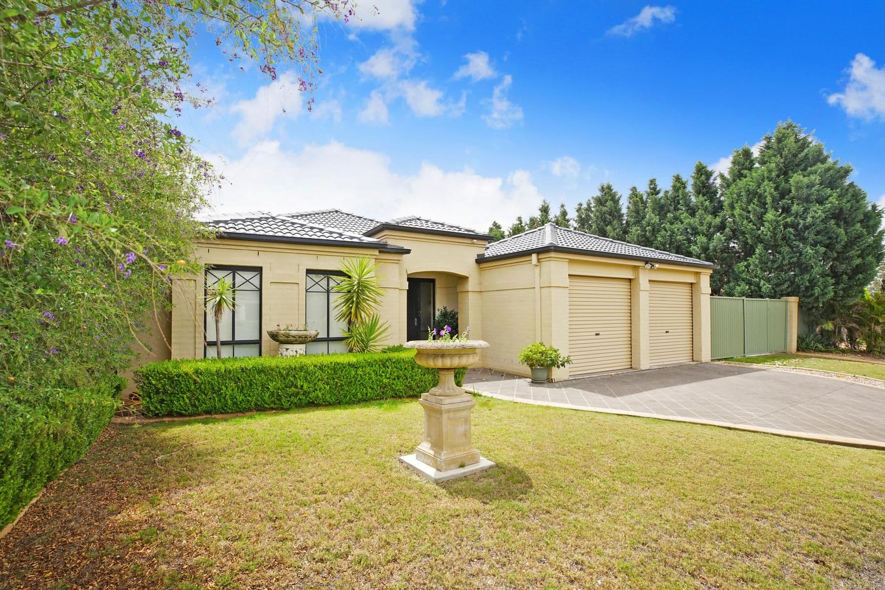 95 Glengarry Drive, Glenmore Park - Thumbnail 2