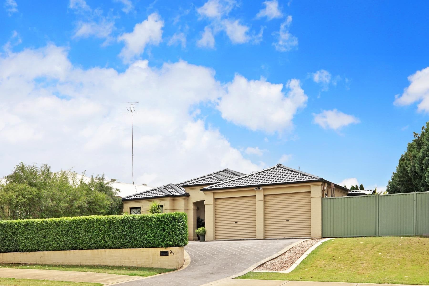95 Glengarry Drive, Glenmore Park - Thumbnail 3