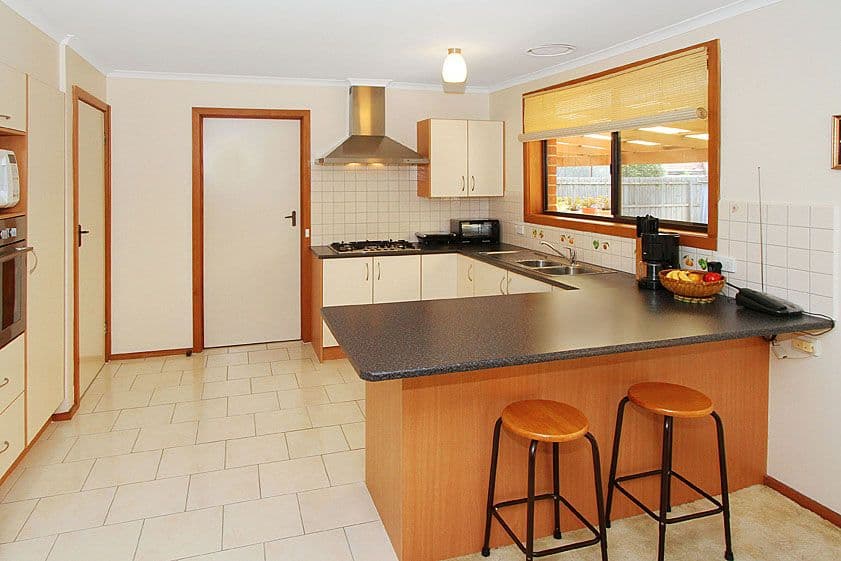 4 Kellaway Crescent, MILL PARK VIC 3082, Mill Park - Thumbnail 2