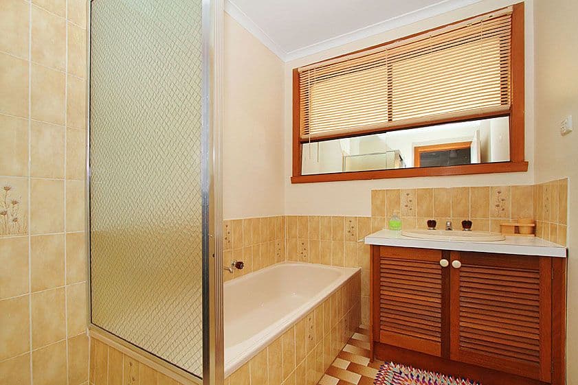 4 Kellaway Crescent, MILL PARK VIC 3082, Mill Park - Thumbnail 8
