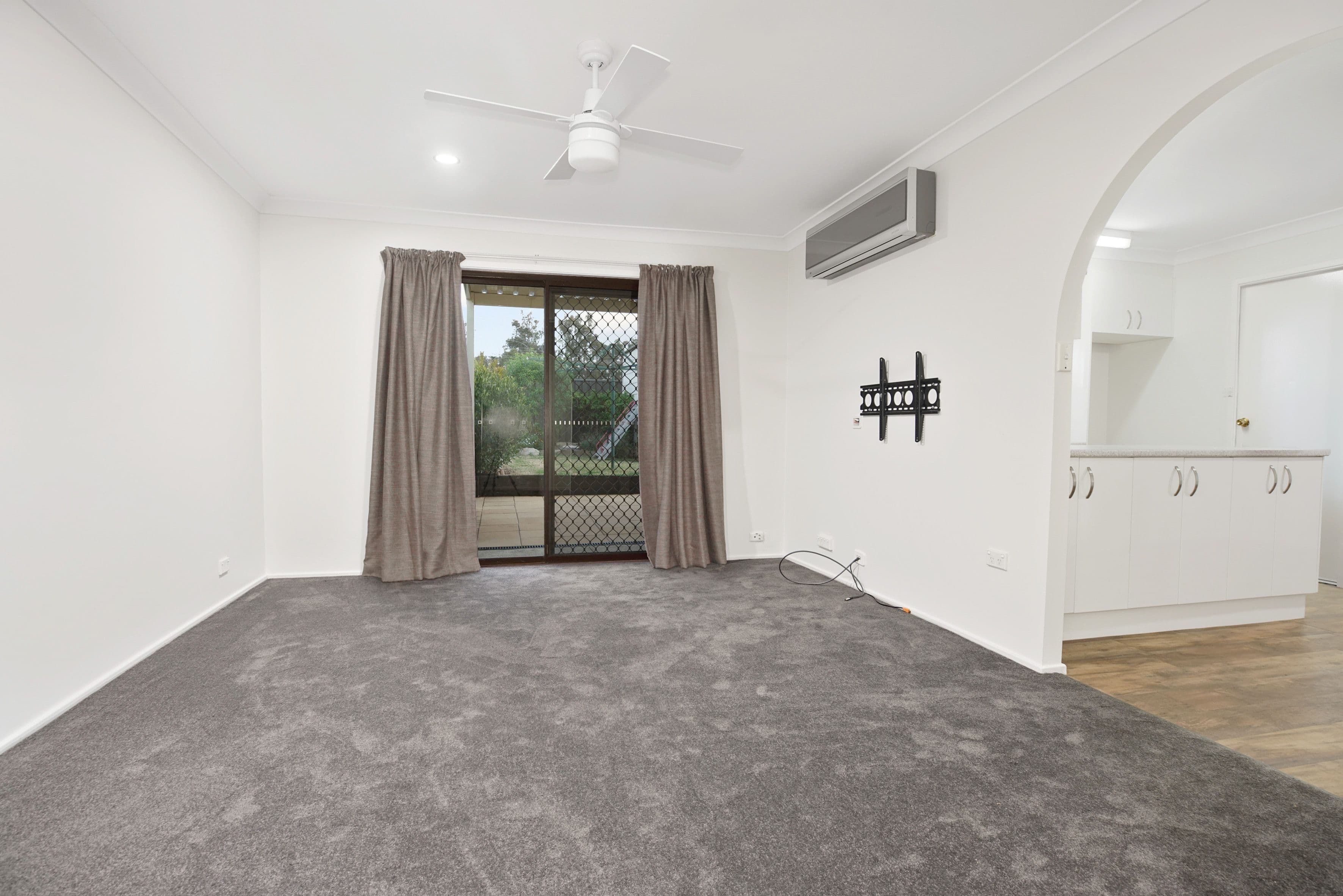 63 Rivendell Crescent, Werrington Downs - Thumbnail 3