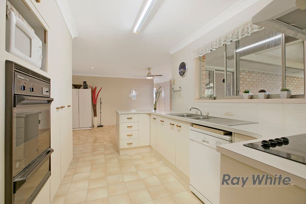 24 Chardonnay Court, THORNLANDS QLD 4164, Thornlands - Thumbnail 2