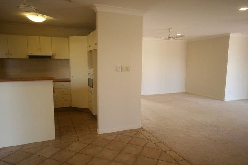 12 Nuthatch Street, BURLEIGH WATERS QLD 4220, Burleigh Waters - Thumbnail 6