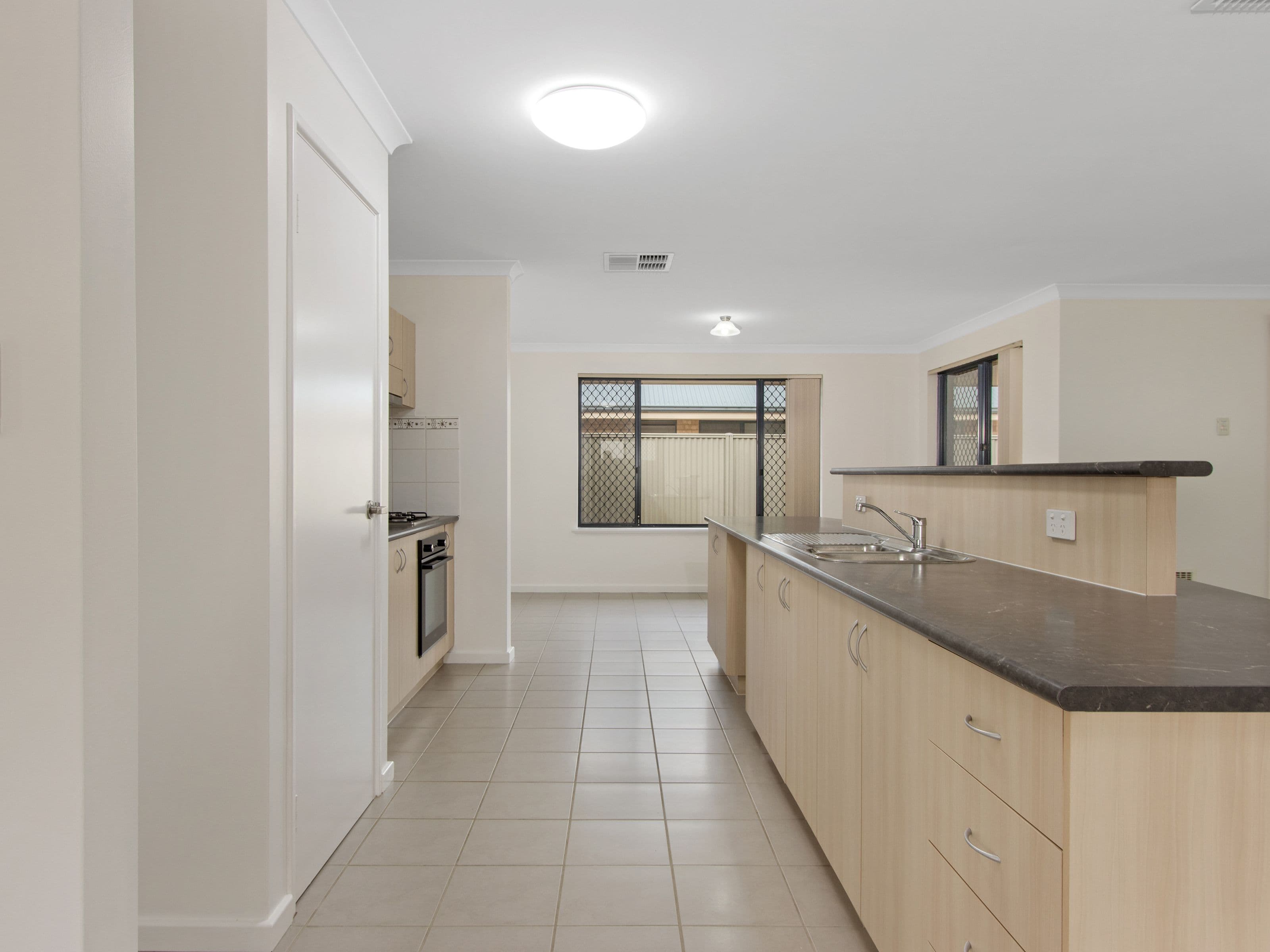 4 Oxenholme Way, Waikiki WA 6169, Waikiki - Thumbnail 8
