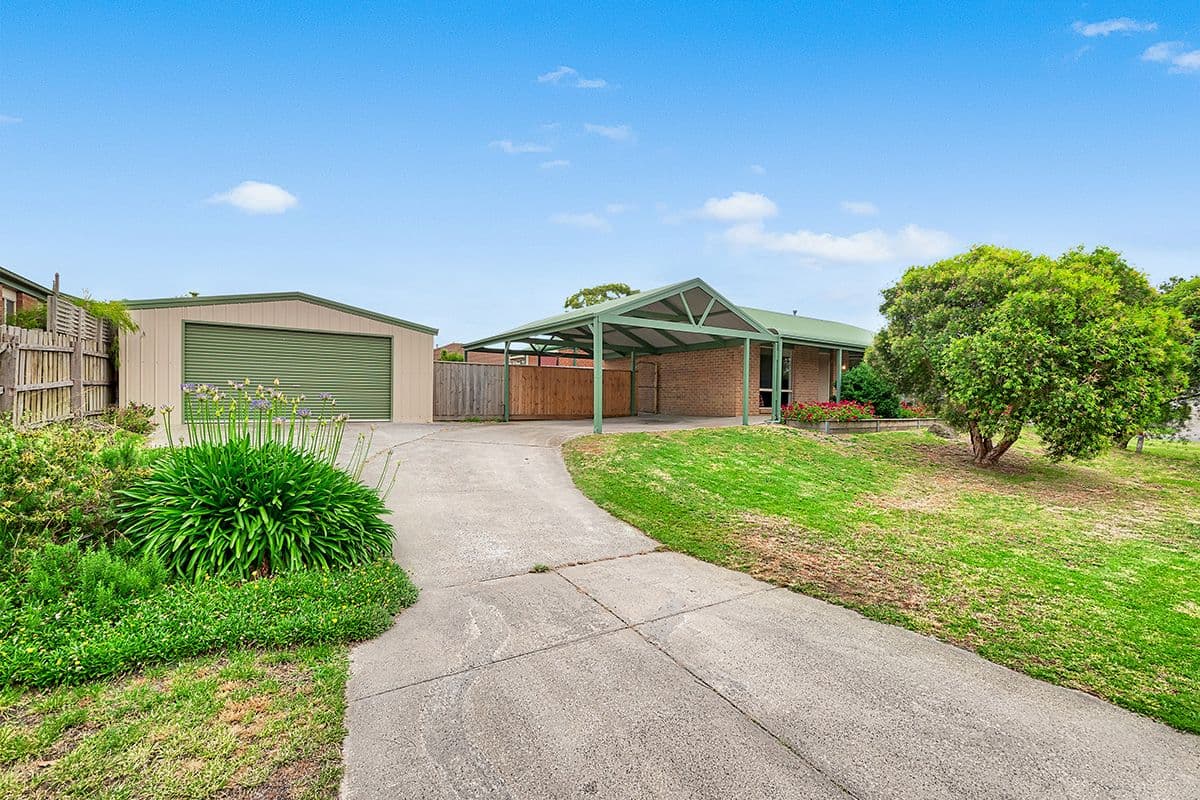33 Hamilton Drive, Cranbourne North VIC 3977, Cranbourne North - Thumbnail 2
