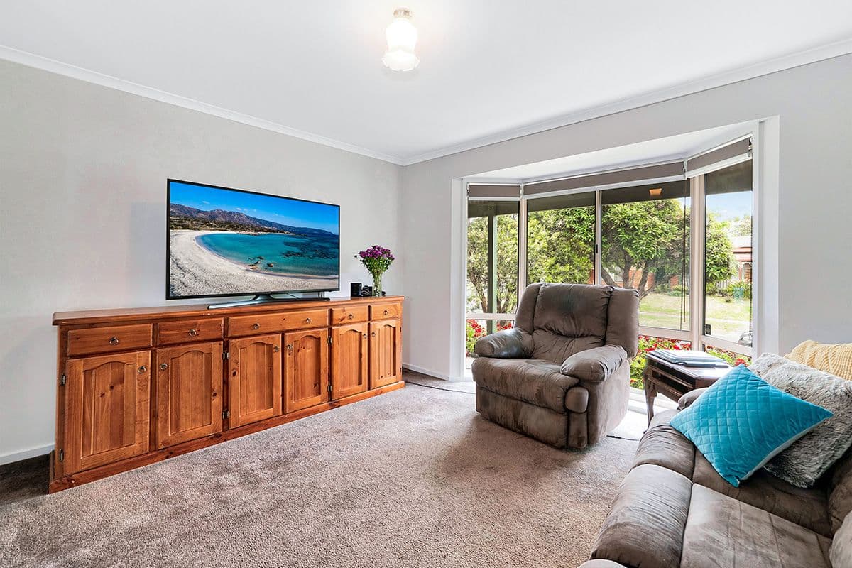33 Hamilton Drive, Cranbourne North VIC 3977, Cranbourne North - Thumbnail 3
