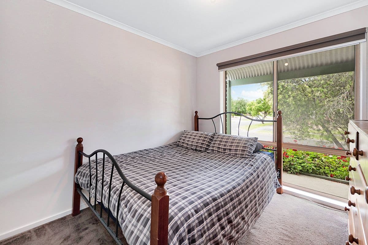 33 Hamilton Drive, Cranbourne North VIC 3977, Cranbourne North - Thumbnail 8