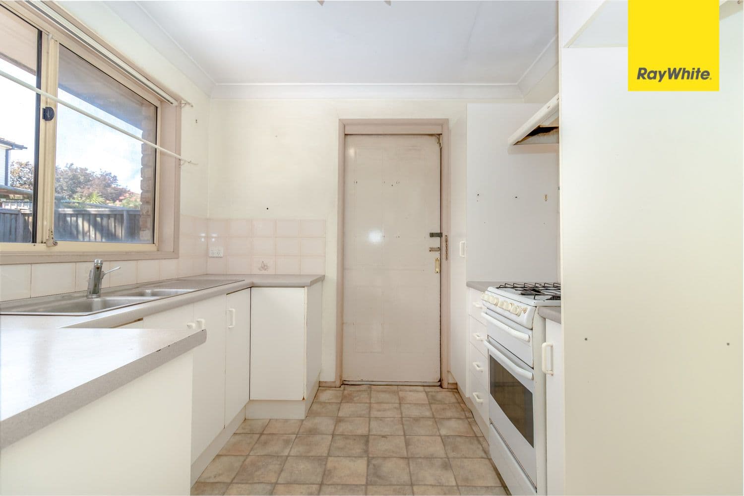 25 Newnham Street, Dean Park - Thumbnail 3