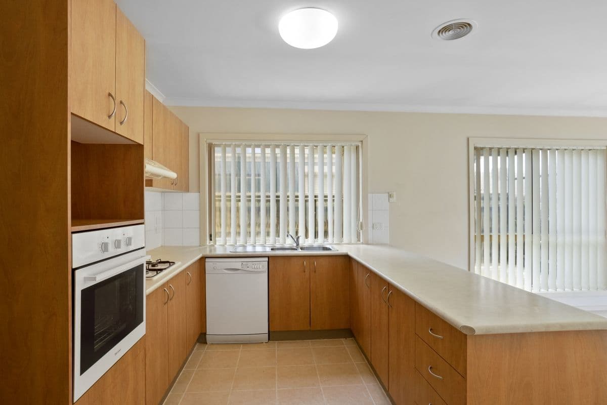 37 Everwin Drive, Werribee VIC 3030, Werribee - Thumbnail 2