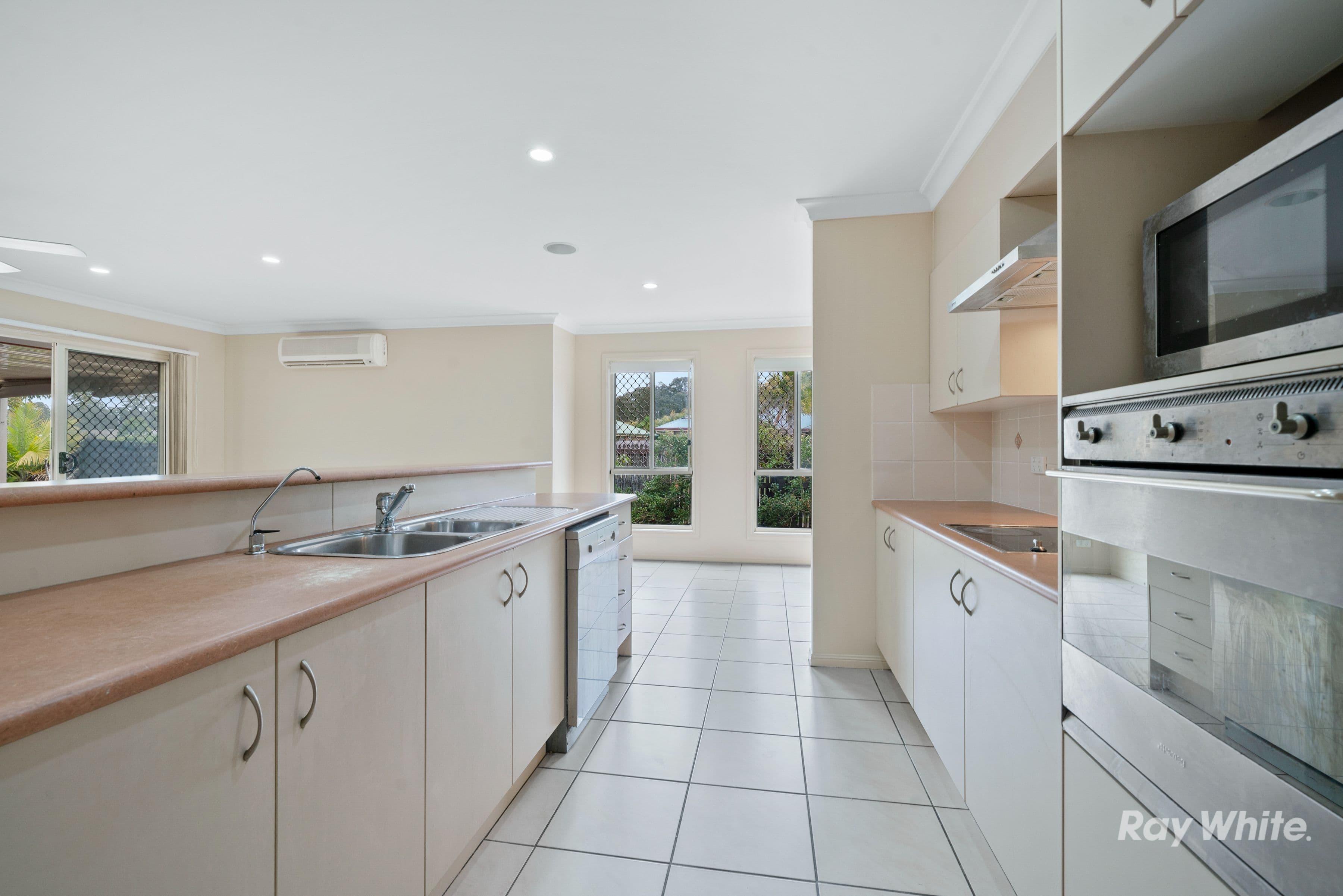 1 Lake Cooloola Court, Logan Reserve QLD 4133, Logan Reserve - Thumbnail 4