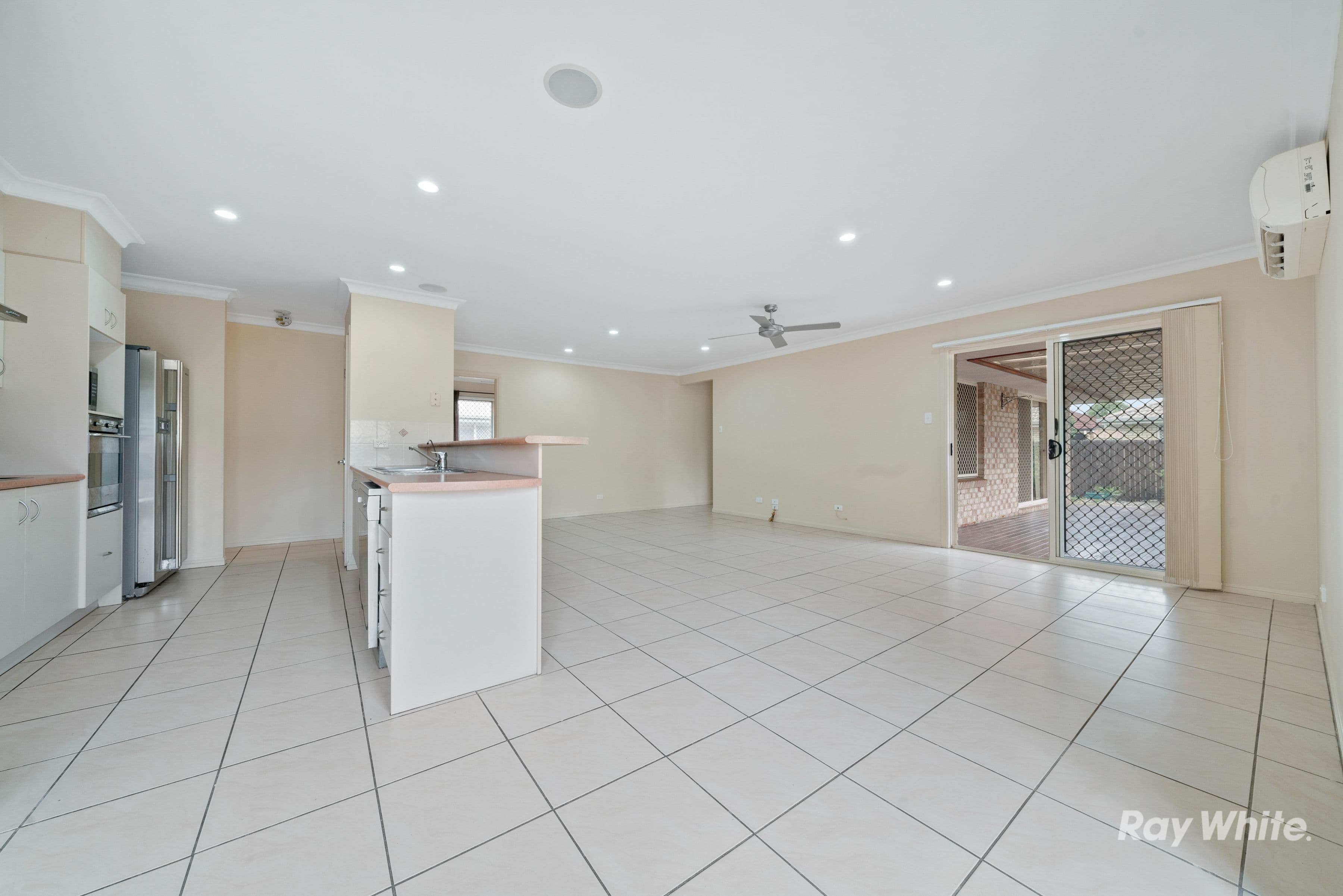 1 Lake Cooloola Court, Logan Reserve QLD 4133, Logan Reserve - Thumbnail 5