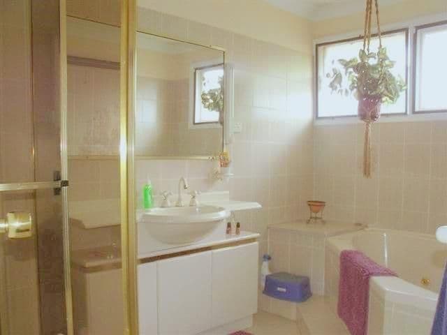 8 Lavington Avenue, CHIPPING NORTON NSW 2170, Chipping Norton - Thumbnail 8