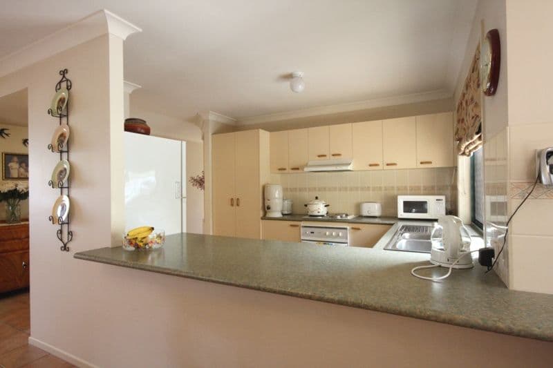 4 Silky Oak Court, CALAMVALE QLD 4116, Calamvale - Thumbnail 3