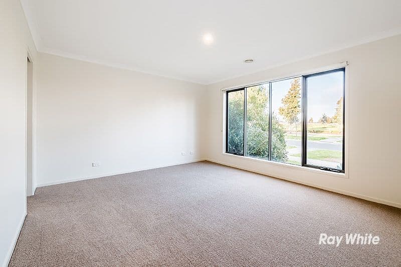 104 Mountainview Boulevard, Cranbourne North VIC 3977, Cranbourne North - Thumbnail 2