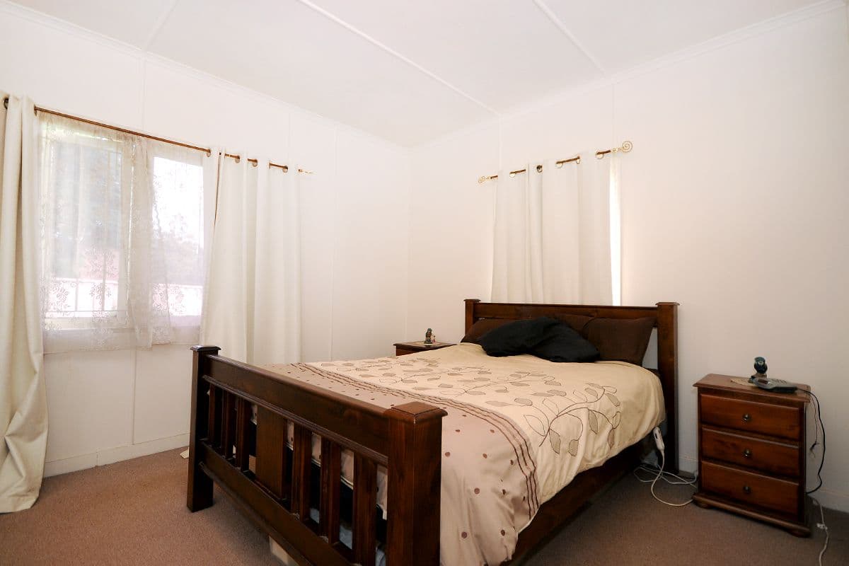 813 Ruthven Street, Kearneys Spring QLD 4350, Kearneys Spring - Thumbnail 3