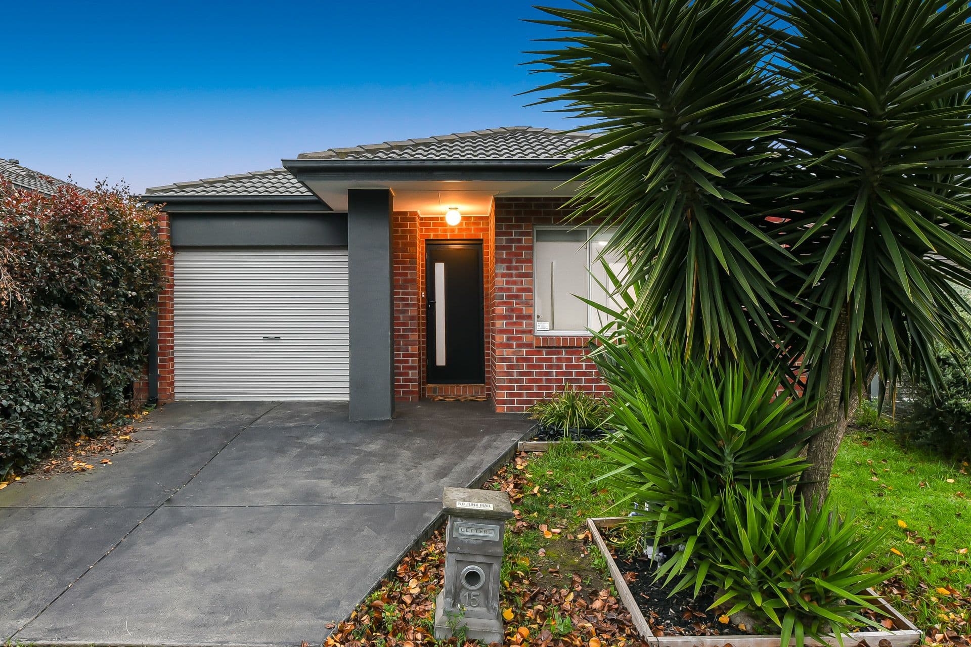 15 Paxford Drive, Cranbourne North VIC 3977, Cranbourne North - Thumbnail 2