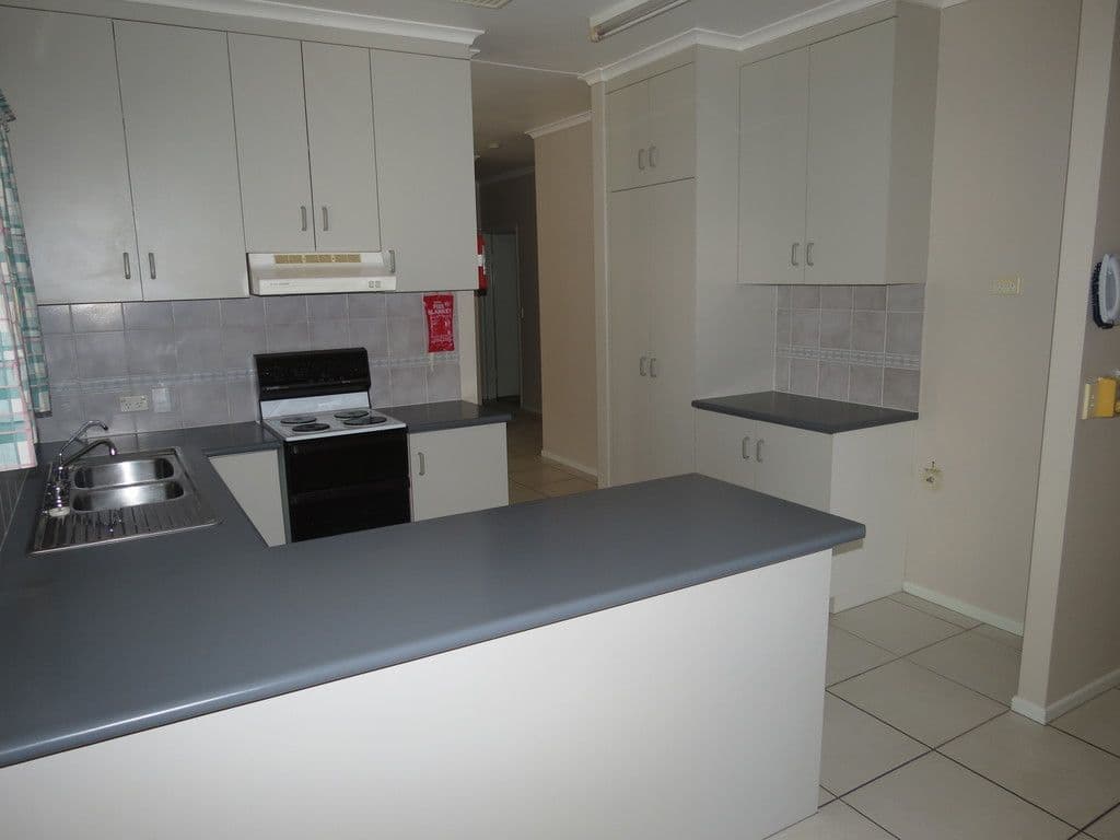 13 Barry Street, Emerald QLD 4720, Emerald - Thumbnail 4