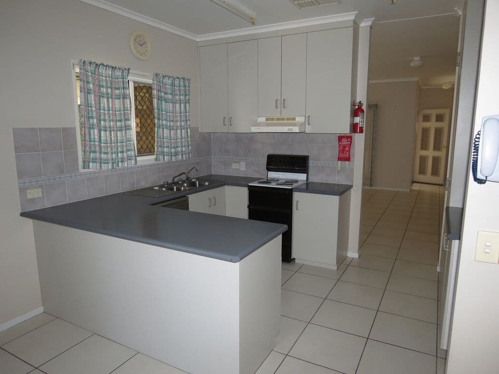 13 Barry Street, Emerald QLD 4720, Emerald - Thumbnail 5