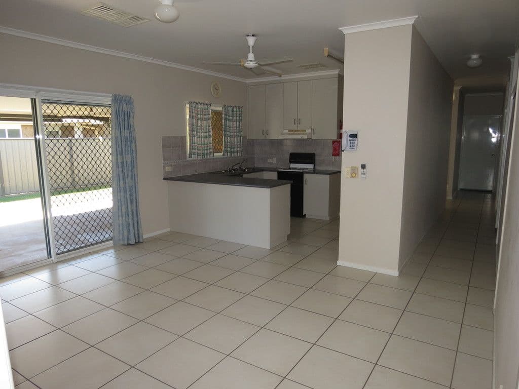 13 Barry Street, Emerald QLD 4720, Emerald - Thumbnail 6