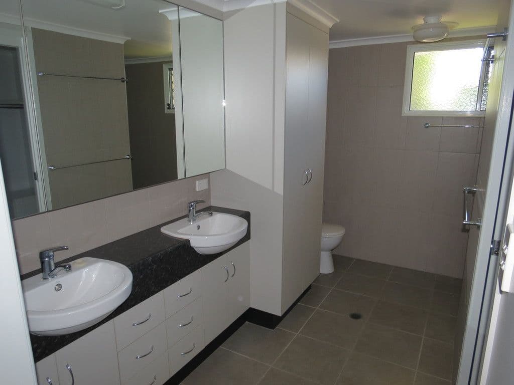13 Barry Street, Emerald QLD 4720, Emerald - Thumbnail 8