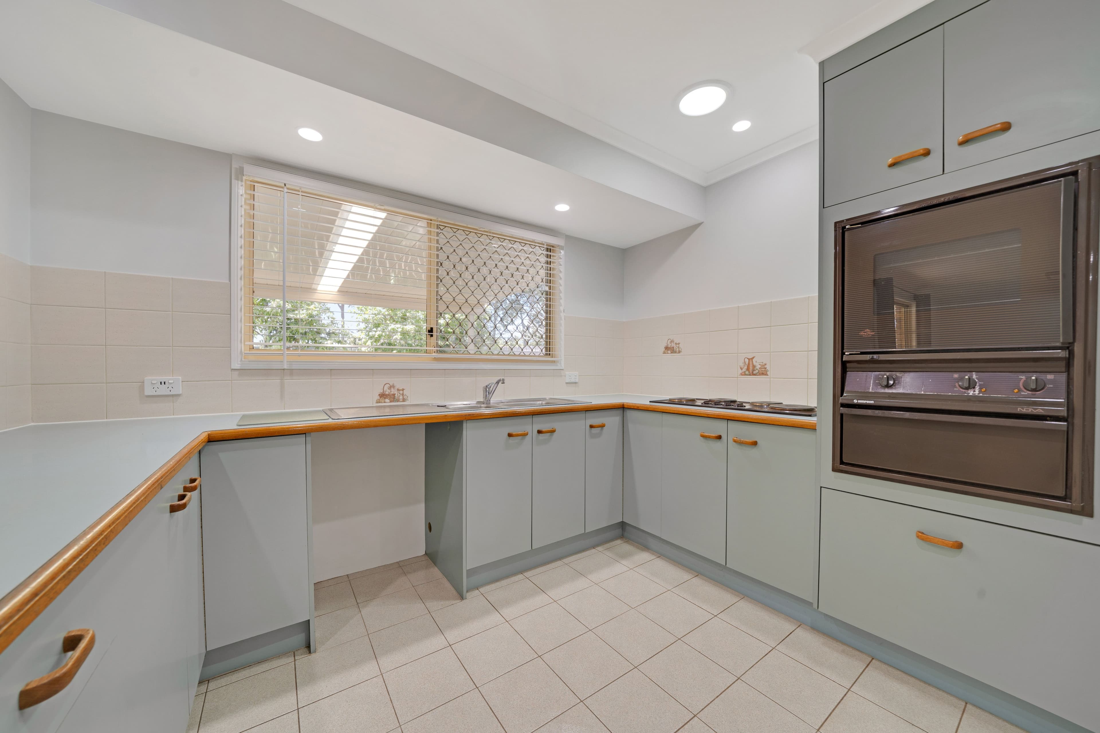 6 Mewing Court, Windaroo QLD 4207, Windaroo - Thumbnail 2
