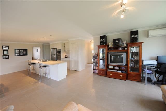 11 Whitman Street, WESTBROOK QLD 4350, Westbrook - Thumbnail 2