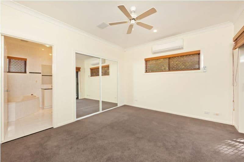 12 College Avenue, SOUTHPORT QLD 4215, Southport - Thumbnail 5