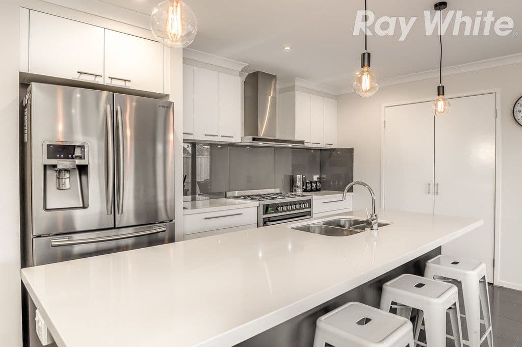 32 Pietas Place, Mernda VIC 3754, Mernda - Thumbnail 3
