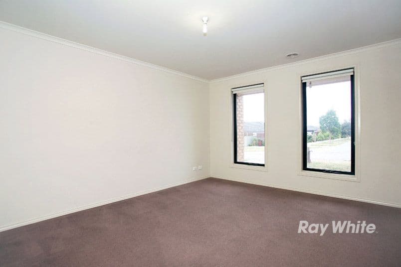 8 Avalon Crescent, CRANBOURNE EAST VIC 3977, Cranbourne East - Thumbnail 2