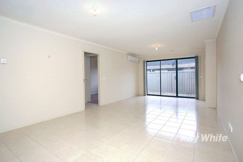 8 Avalon Crescent, CRANBOURNE EAST VIC 3977, Cranbourne East - Thumbnail 4