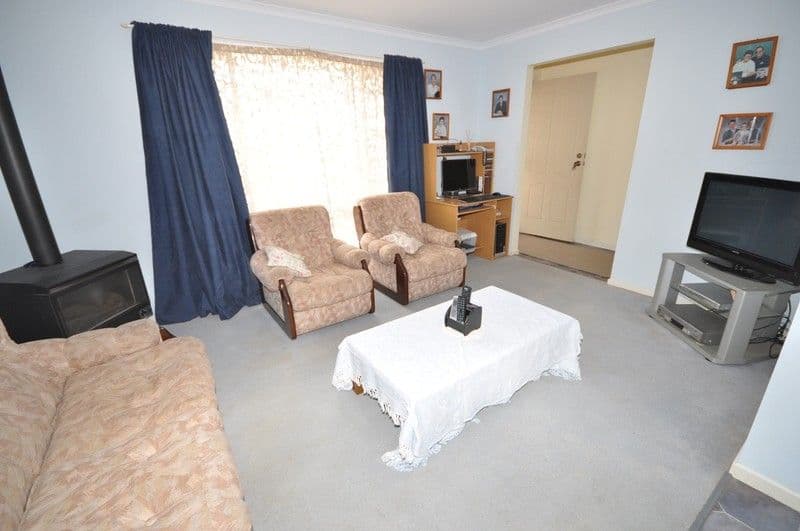 15 Axminster Crescent, CRAIGMORE SA 5114, Craigmore - Thumbnail 3