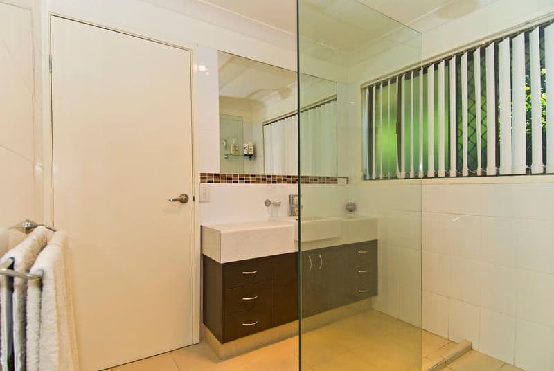 28  Wagtail Court, BURLEIGH WATERS QLD 4220, Burleigh Waters - Thumbnail 2