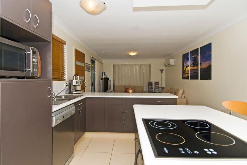 28  Wagtail Court, BURLEIGH WATERS QLD 4220, Burleigh Waters - Thumbnail 5