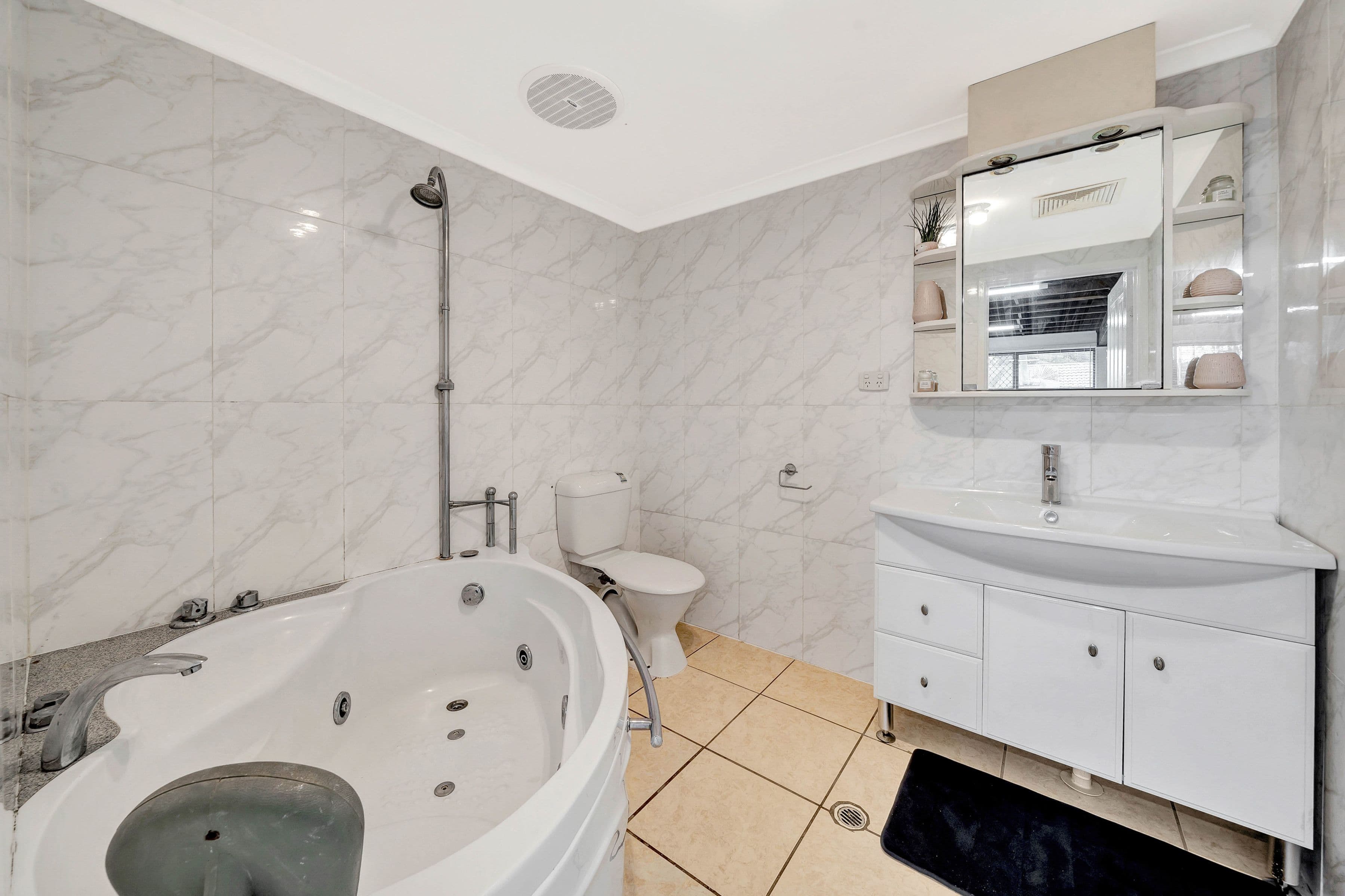 6 Sweetgum Street, Hillcrest QLD 4118, Hillcrest - Thumbnail 8