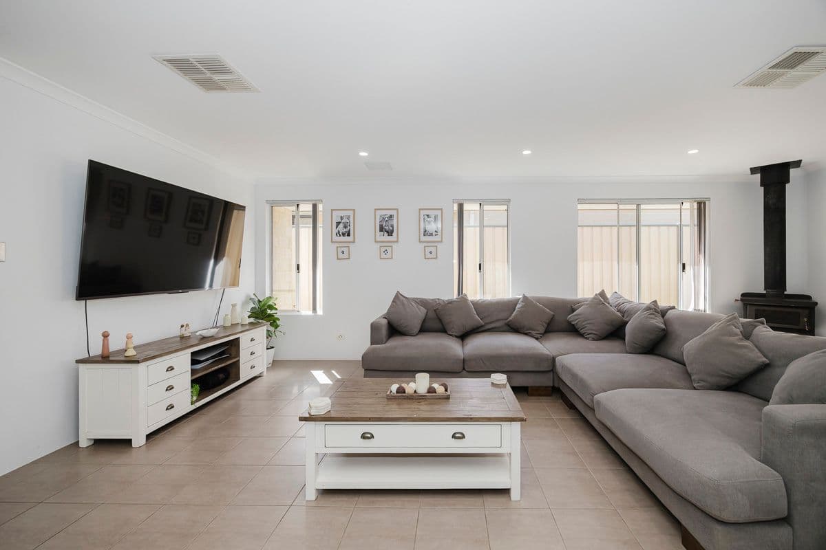 31 Dorrigo Bend, Yanchep WA 6035, Yanchep - Thumbnail 3
