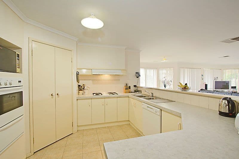 43 Roulston Way, WALLAN VIC 3756, Wallan - Thumbnail 3