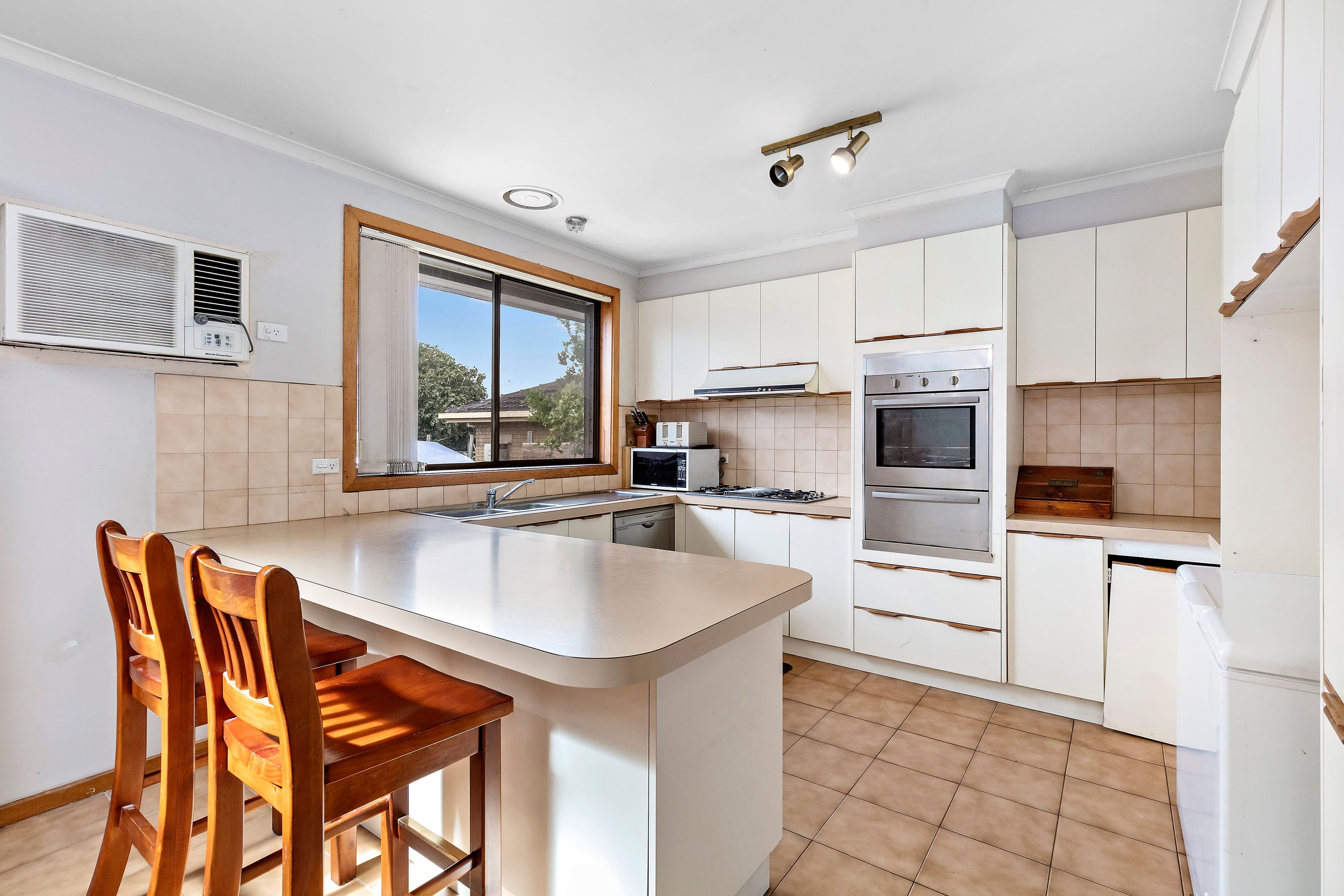 6 Pandora Avenue, Thomastown VIC 3074, Thomastown - Thumbnail 2